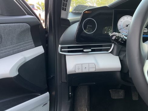 Used 2025 Hyundai Elantra Limited image 26