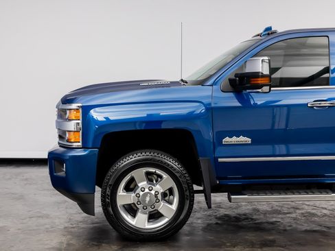 Used 2017 Chevrolet Silverado 2500 High Country w/ Duramax Plus Package AWD/4WD image 8