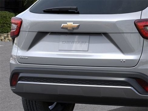 New 2026 Chevrolet Trax LT w/ Driver Confidence Package image 15