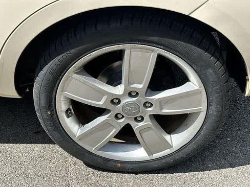 Used 2011 Kia Soul ! FWD image 5
