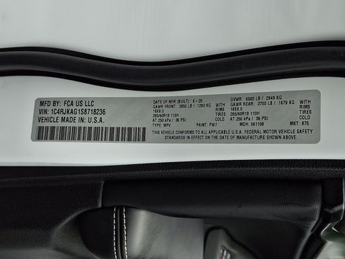 Certified 2025 Jeep Grand Cherokee L Laredo w/ Trailer Tow Package AWD/4WD image 26
