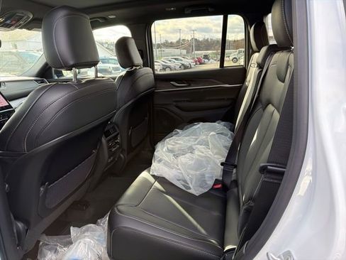 New 2025 Jeep Grand Cherokee Limited image 8