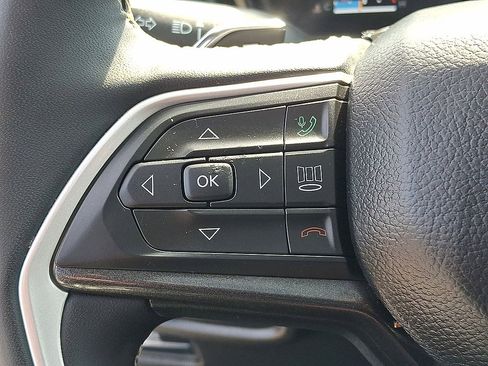 Used 2023 Jeep Grand Cherokee Laredo w/ Luxury Tech Group I AWD/4WD image 23