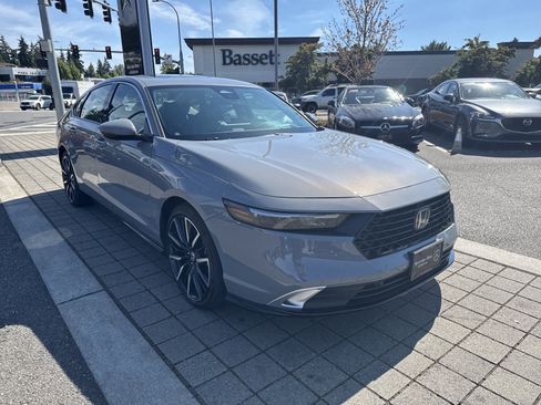 Used 2024 Honda Accord Touring image 3