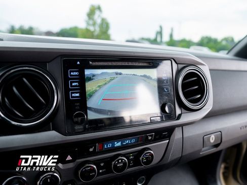 Used 2016 Toyota Tacoma TRD Off-Road image 36