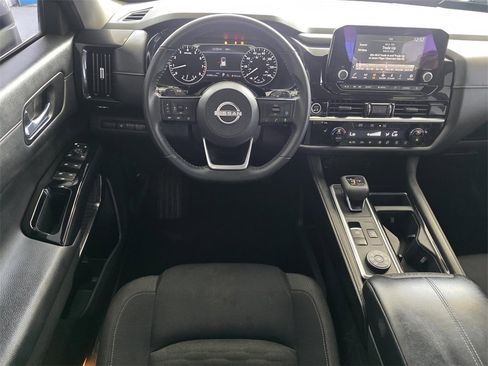 Used 2022 Nissan Pathfinder SV image 11