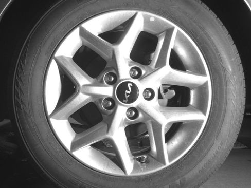Used 2025 Kia Soul LX w/ LX Technology Package FWD image 14