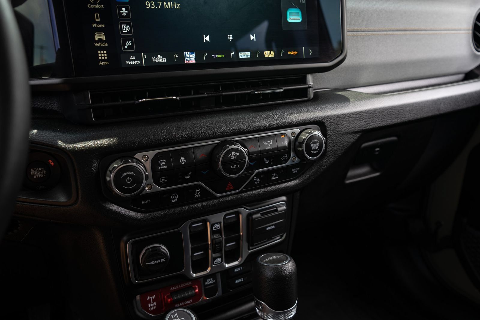 Used 2025 Jeep Gladiator Sport AWD/4WD image 25
