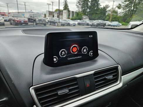 Used 2018 MAZDA MAZDA3 Touring FWD image 21