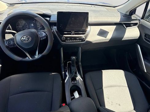 Used 2023 Toyota Corolla Cross LE AWD/4WD image 38