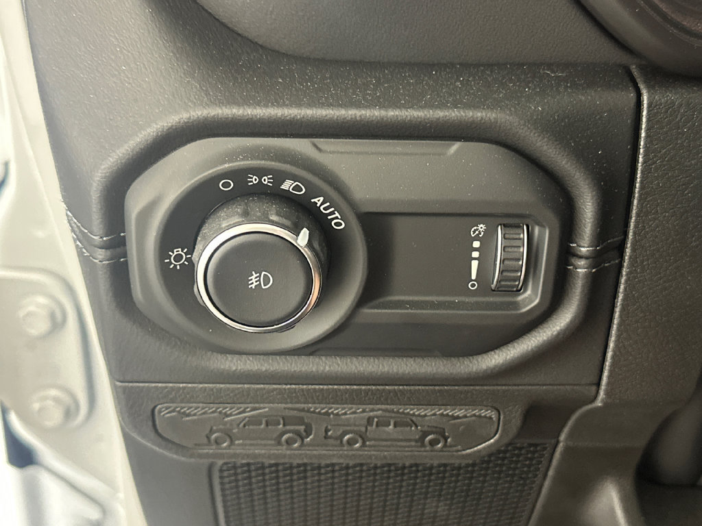 Used 2024 Jeep Wrangler Unlimited Sahara AWD/4WD image 8
