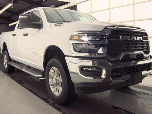 Used 2025 RAM 2500 Big Horn AWD/4WD image 2