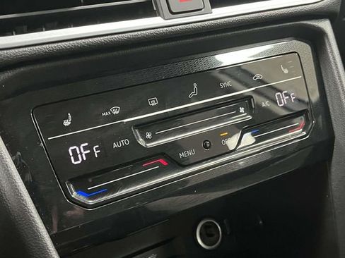 Used 2025 Volkswagen Taos SE image 30