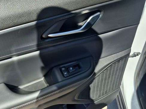 Used 2023 Jeep Grand Cherokee Laredo X image 16