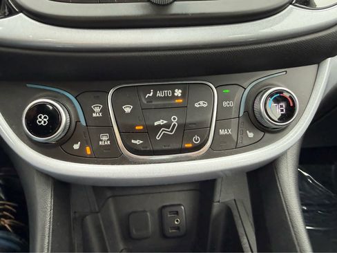 Used 2018 Chevrolet Volt LT w/ Comfort Package image 18