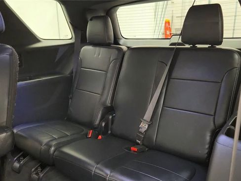 Used 2023 Chevrolet Traverse LT w/ Midnight/Sport Edition image 33