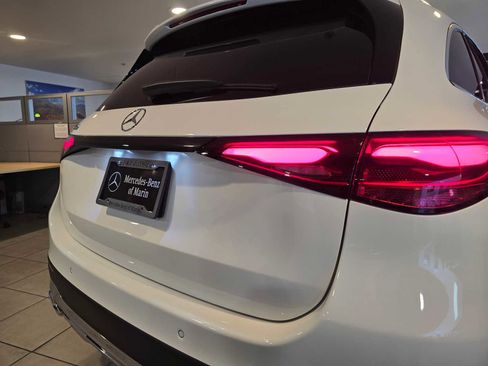 Used 2025 Mercedes-Benz GLC 300 image 14