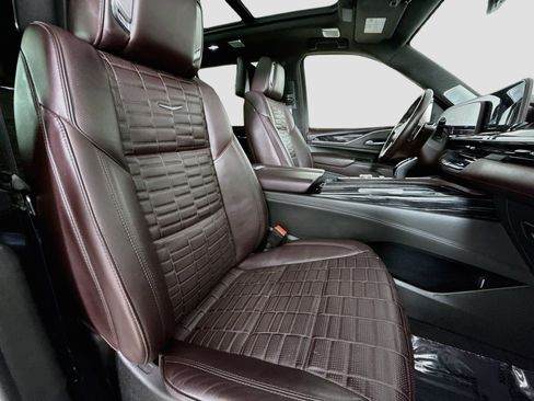 Used 2023 Cadillac Escalade ESV V w/ LPO, ONYX Package AWD/4WD image 33