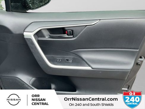 Used 2022 Toyota RAV4 LE AWD/4WD image 10