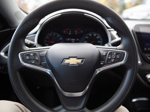 Used 2022 Chevrolet Malibu LT image 11