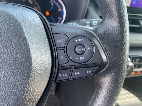 Used 2025 Toyota RAV4 XLE AWD/4WD image 28