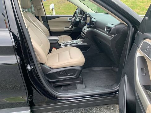Used 2022 Ford Explorer XLT w/ Equipment Group 202A image 37