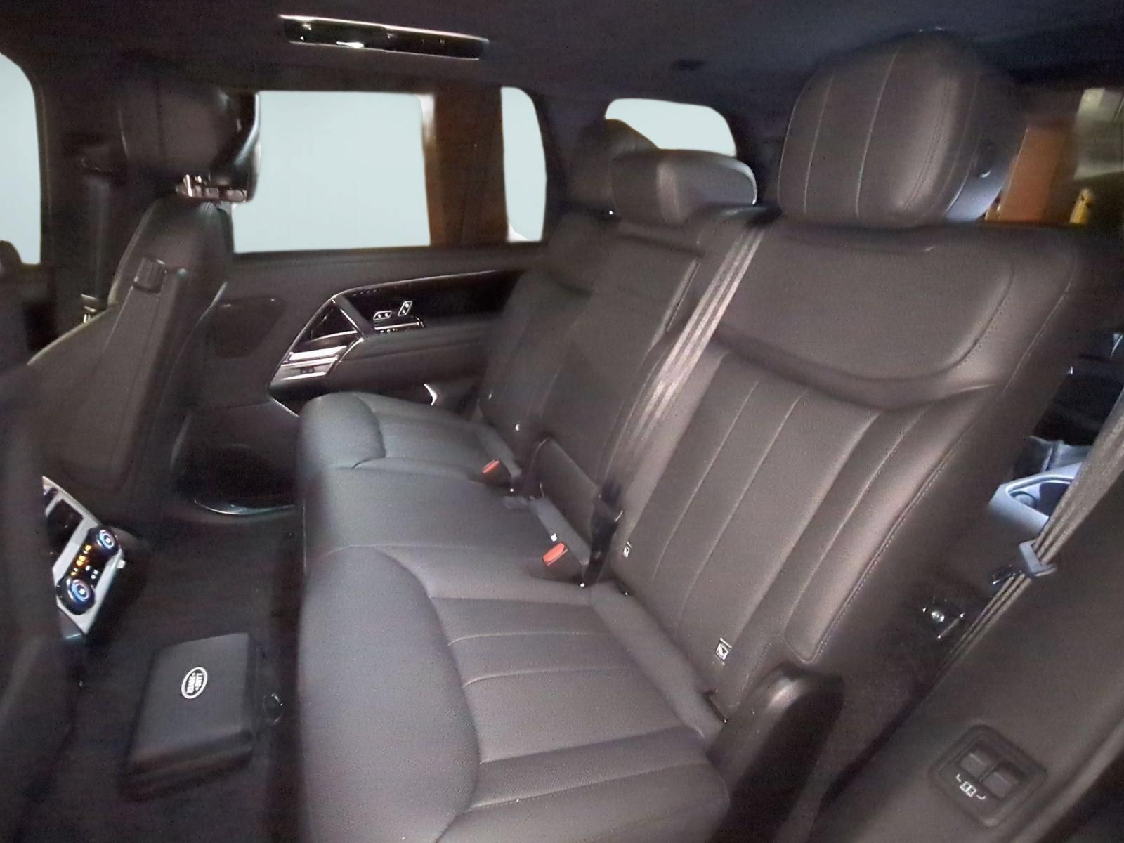 New 2026 Land Rover Range Rover Long Wheelbase SE AWD/4WD image 25