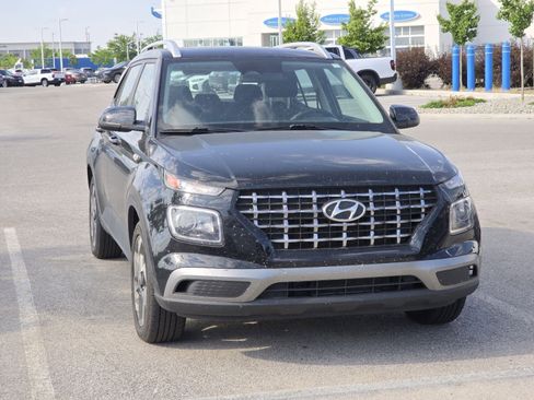 Used 2023 Hyundai Venue SEL w/ Cargo Package FWD image 2