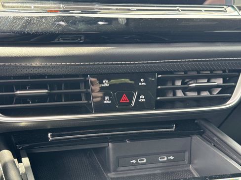 Used 2024 Volkswagen Atlas SE FWD image 22