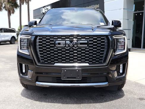 Used 2023 GMC Yukon Denali Ultimate AWD/4WD image 3