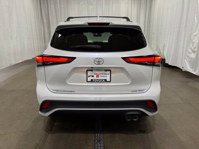 Used 2023 Toyota Highlander XSE AWD/4WD image 5