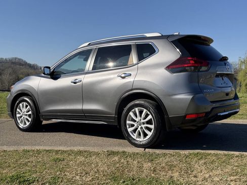 Used 2019 Nissan Rogue SV image 8