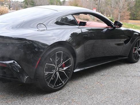Used 2021 Aston Martin V8 Vantage Coupe image 7