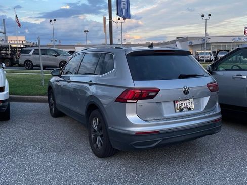 Used 2022 Volkswagen Tiguan SE FWD image 2