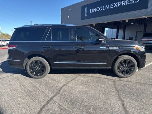 Used 2023 Lincoln Navigator Reserve image 4