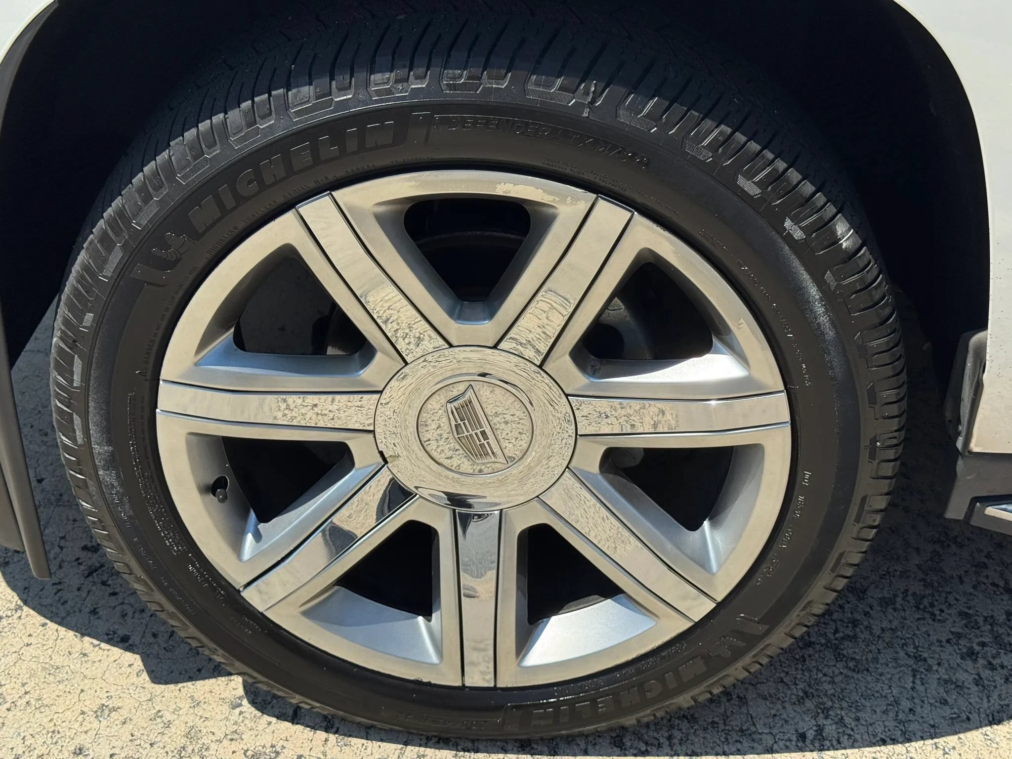 Used 2017 Cadillac Escalade Luxury AWD/4WD image 41