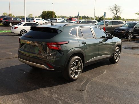 Used 2025 Chevrolet Trax LT w/ Sunroof Package FWD image 5