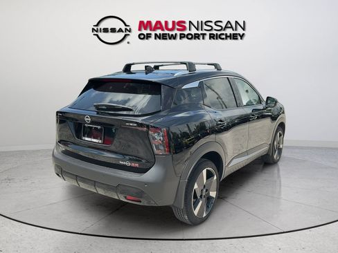 Certified 2025 Nissan Kicks SR FWD image 9