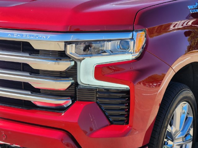 Used 2025 Chevrolet Silverado 1500 High Country w/ High Country Premium Package AWD/4WD image 15