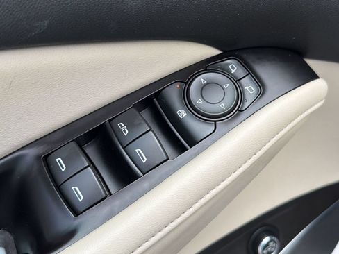Certified 2018 Buick Enclave Essence FWD image 25