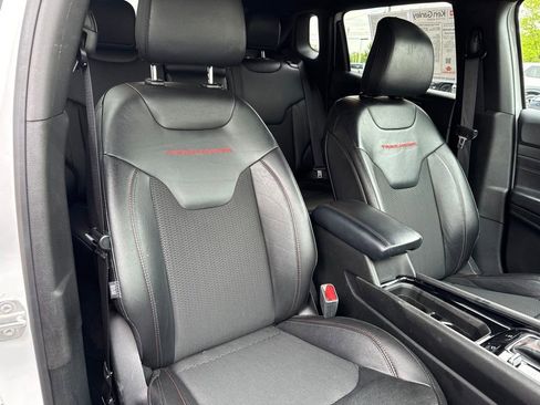 Used 2025 Jeep Compass Trailhawk AWD/4WD image 38