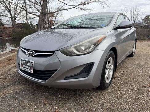 Used 2015 Hyundai Elantra SE image 11