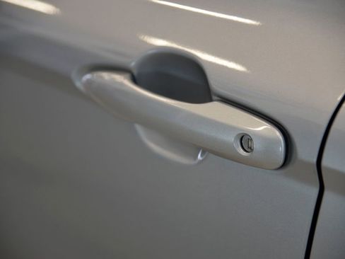 Used 2019 Toyota Camry SE image 13