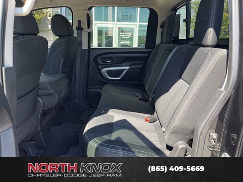 Used 2018 Nissan Titan SV AWD/4WD image 10