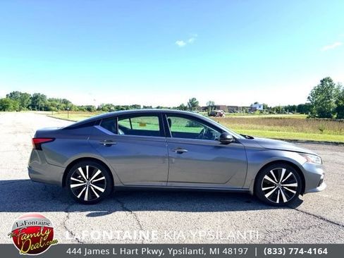 Used 2021 Nissan Altima 2.5 SR w/ SR Premium Package FWD image 6