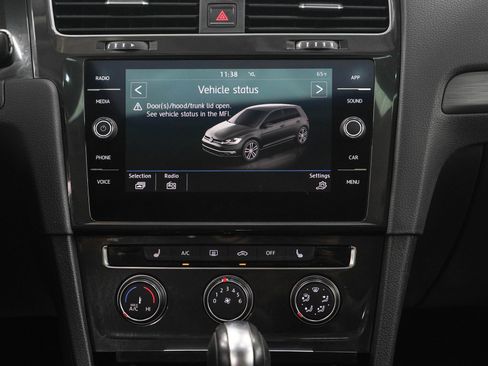 Used 2018 Volkswagen Golf SE FWD image 16