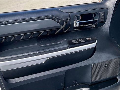 Used 2018 Toyota Tundra Platinum image 29