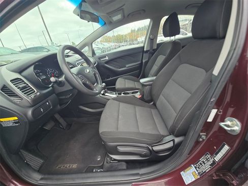 Used 2017 Kia Forte LX image 15