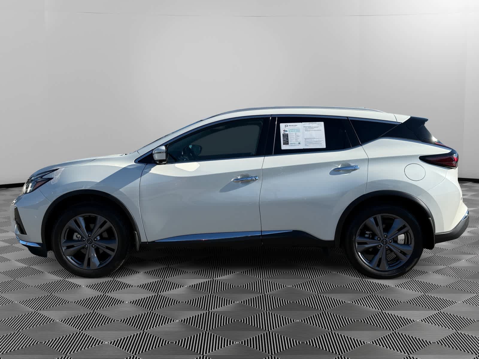Used 2024 Nissan Murano Platinum w/ Cargo Package AWD/4WD image 2