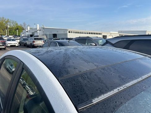 Used 2012 Toyota Prius Four w/ Deluxe Solar Roof Pkg FWD image 6